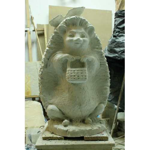 Скульптура из гипса Ежик с корзинкой